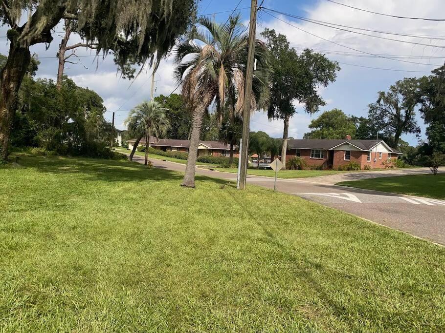 Cozy Home, King Bed, 3 Bedrooms,Close To Downtown Beaches Towncenter Jacksonville Exterior photo